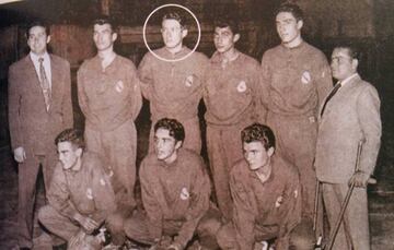 Eduardo Arroyo, con el equipo de Baloncesto del Real Madrid.