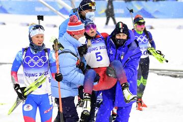 Tandrevold era bronce a falta de un kilómetro en la persecución, pero su cuerpo y su mente dijeron basta. Termina 14ª y se desploma tras la meta.