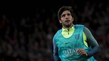 Sergi Roberto calentando con el FC Barcelona.