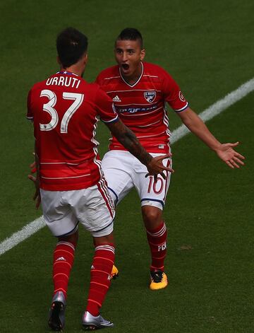 Jugó en River Plate de 2008 a 2011.