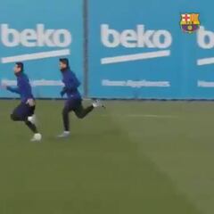 El trueno Messi esprintando contra Suárez... la comparación se vuelve más odiosa que nunca