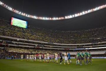 Así se vivió dentro del campo la gran batalla que sostuvieron Águilas y Chivas en el Estaduio Azteca este sábado por la noche.