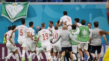 St.petersburg (Russian Federation), 02/07/2021.- Players of Spain react after winning the UEFA EURO 2020 quarter final match between Switzerland and Spain in St.Petersburg, Russia, 02 July 2021. (Rusia, España, Suiza) EFE/EPA/Anatoly Maltsev / POOL