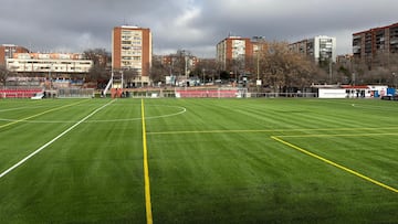 El nuevo césped artificial del campo principal de Vereda de Ganapanes.
