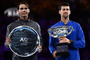 Novak Djokovic y Rafael Nadal tras la final del Abierto de Australia. 