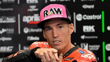 MotoGP - Solidarity Grand Prix of Barcelona - Circuit de Barcelona-Catalunya, Barcelona, Spain - November 17, 2024 Aprilia Racing's Aleix Espargaro after practice before the race REUTERS/Pablo Morano