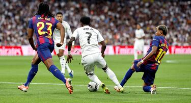 Jugada del penalti pitado de Lamine Yamal a Vinicius y que el árbitro Soto Grado anuló tras revisarlo en el VAR.