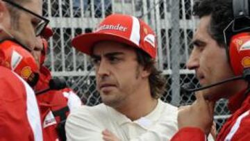 <b>SOLUCIONES. </b>Domenicali y Alonso ya están pensando en la manera de resurgir esta temporada.