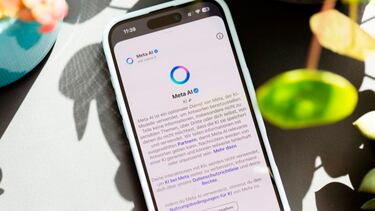 Adiós al símbolo de Meta en WhatsApp: así es como puedes eliminarlo para siempre sin dejar rastro
