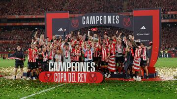 06/04/24 PARTIDO FINAL COPA DEL REY ATHLETIC CLUB BILBAO MALLORCA
ERNESTO VALVERDE GRUPO ALEGRIA TROFEO ALEGRIA CELEBRACION CAMPEONES