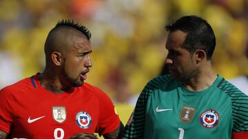 El ex jugador de la selecci&oacute;n chilena habl&oacute; con AS sobre la gran pol&eacute;mica que rodea a la Roja. &quot;Hay que ponerse colorado una sola vez y aclarar las cosas&quot;, dijo.