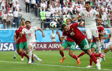 Gol 0-1 del jugador de Marruecos Aziz Bouhaddouz  en propia puerta que le da la victoria del partido a Irán por 0-1