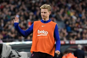 De Jong has been given the thumbs-up by the Barcelona fans.