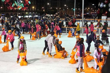 ¡Ya puedes asistir a la pista de hielo del Zócalo de la CDMX!