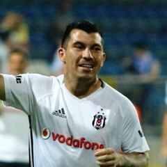 Medel habría cerrado el trato con West Ham para fin de temporada