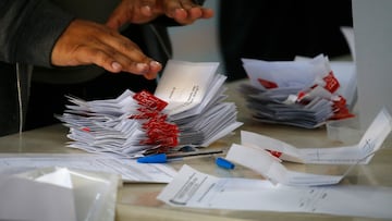 Vina del Mar, 17 de diciembre de 2023
Conteo de votos para el Plebiscito Constitucional en la Scuola Italiana
Sebastian Cisternas/Aton Chile