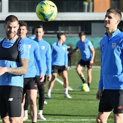 Nolaskoain reaparece junto a Unai Simón e Iñigo Martínez