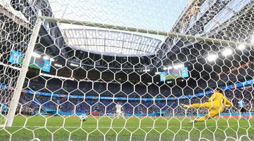 3-1. Noveno lanzamiento de la tanda de penaltis. Mikel Oyarzabal anota el tercer gol y clasifica a España a las semifinales de la Eurocopa.