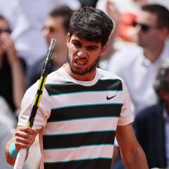 Carlos Alcaraz raya a gran altura para ganar a Zeppieri