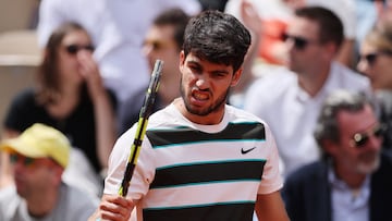 Carlos Alcaraz, contra Giulio Zeppieri en Roland Garros.