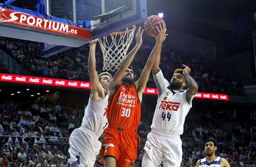 Luka Doncic, Joan Sastre y Jeffery Taylor.