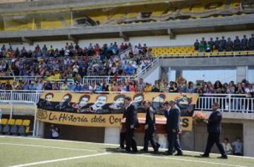 Más de mil personas llegaron al estadio para despedir a Lucio Fariña en Quillota.