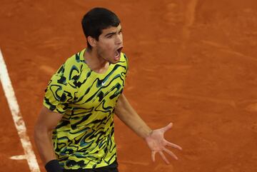 Best pictures as Carlos Alcaraz wins Mutua Madrid Open