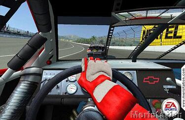 NASCAR SimRacing pasa por la bandera a cuadros