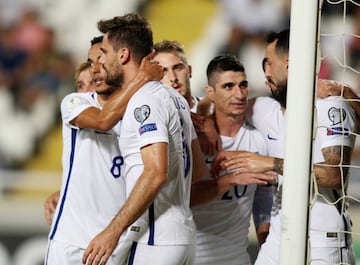 Los Campeones de la Euro 2004 se aferran a sus remotas posibilidades de acceder a la gran fiesta. En la última fecha, necesitarán de victoria frente a Gibraltar para asegurar la segunda plaza del grupo H, liderado por la clasificada Bélgica, y esperar al resto de resultados para llegar al repechaje. Sin embargo, de terminar como el peor segundo lugar de la confederación, quedará sin Mundial.