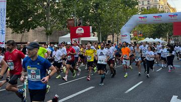 Los corredores en la Milla Internacional de Madrid, este domingo.