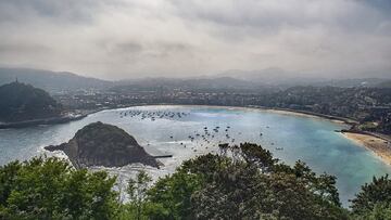 Probablemente es una de las postales más conocidas de San Sebastián y una de las playas urbanas más bonitas de todo el territorio nacional. La Concha es una maravillosa playa que ofrece todos los servicios posibles y la posibilidad de disfrutar de una de las mejores gastronomías de España.