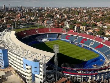 Estadio General Pablo Rojas (La Olla Monumental)