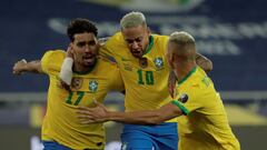 Lucas Paquet&aacute;, Neymar y Richarlison celebran la victoria de Brasil contra Chile.