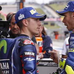 Bronca entre Maverick y Rossi antes de la pole de Márquez