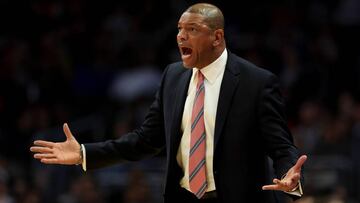'Doc' Rivers, multado por la NBA por alabar a Kawhi Leonard