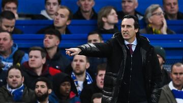 Unai Emery, entrenador del Aston Villa, da instrucciones ante el Chelsea.