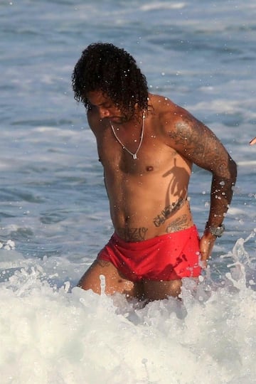 Marcelo relaxes with his family at the beach in Rio de Janeiro.