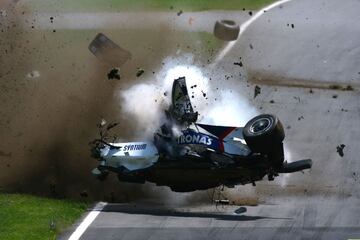 El polaco salió milagrosamente ileso tras sufrir un accidente en el GP de Canadá en 2007. Kubica perdió el control tras impactar con Trulli a unos 230 km/h. Su BMW se elevó ligeramente, chocó contra el muro y cruzó la pista dando varias vueltas de campana para terminar en la escapatoria volcado sobre el lado derecho. Únicamente se fracturó la pierna derecha.