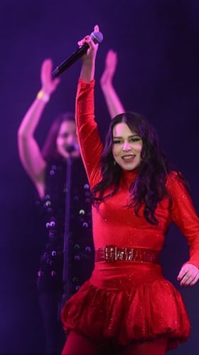 Video: Así fue la presentación de Aldo de Nigris con Belanova