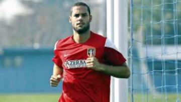 Mario Suárez entra en el once por enfermedad de Tiago