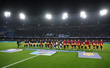 Formación de los equipos del Nápoles y Barcelona.