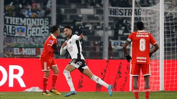 SANTIAGO, CHILE - JUNE 28: Juan Lucero of Colo Colo celebrates after scoring the first goal of his team during a round of sixteen first leg match between Colo-Colo and Internacional as part of Copa CONMEBOL Sudamericana 2022 at Estadio Monumental David Arellano on June 28, 2022 in Santiago, Chile. (Photo by Marcelo Hernandez/Getty Images)