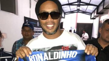 Gallos presume el "regreso a casa" de Ronaldinho