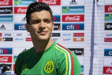 México aplasta a Costa Rica en costo de plantillas
