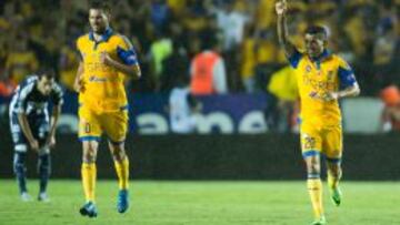 Javier Aquino marcó el del empate para los felinos y se estrenó como goleador en el clásico regio.