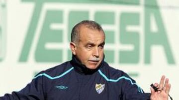 <b>PICADO. </b>Tapia, dando instrucciones en el entrenamiento de ayer.