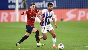 PAMPLONA, SPAIN - MARCH 13: Kike Barja of C.A. Osasuna and Saidy Janko of Real Valladolid battle for the ball during the La Liga Santander match between C.A. Osasuna and Real Valladolid CF at Estadio El Sadar on March 13, 2021 in Pamplona, Spain. Sporting