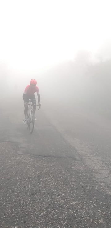 El ciclista colombiano del Arkéa - Samsic continúa preparando el reinicio de temporada y trabaja en las carreteras de Boyacá.