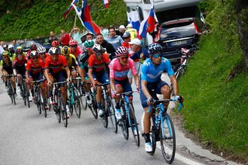 El equipo Movistar, con Richard Carapaz.