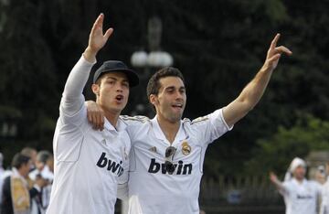 Ronaldo and Arbeloa celebrate the Liga title in 2012